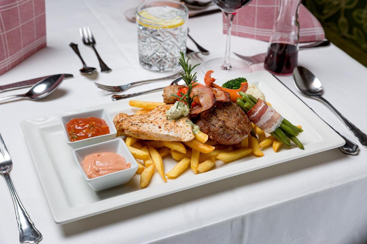Restaurant Gaestehaus Wiesenheim Uderns Bagian luar foto