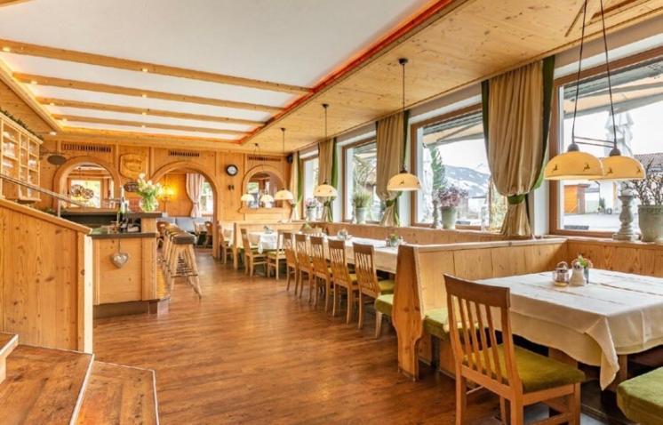 Restaurant Gaestehaus Wiesenheim Uderns Bagian luar foto