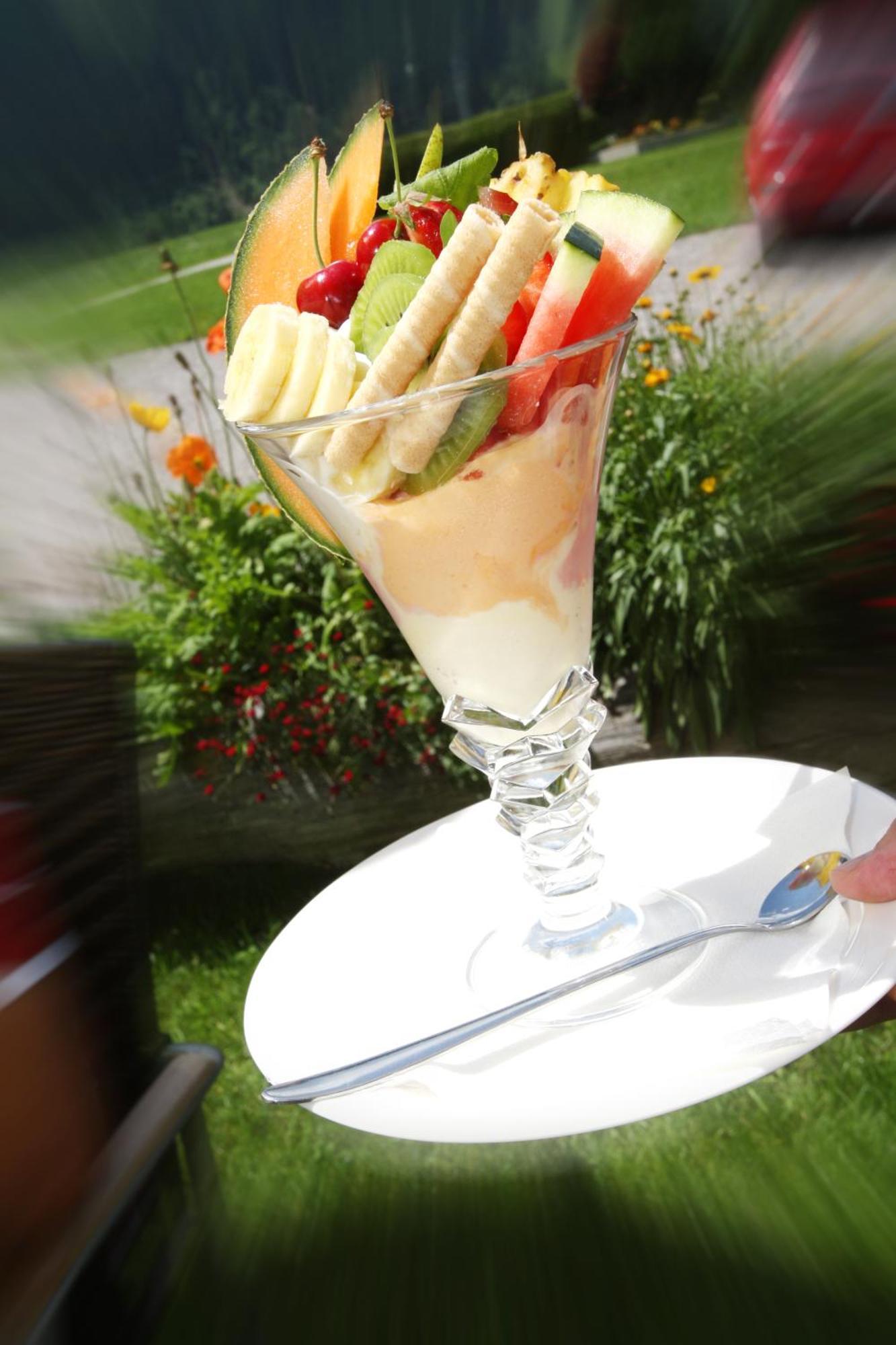 Restaurant Gaestehaus Wiesenheim Uderns Bagian luar foto