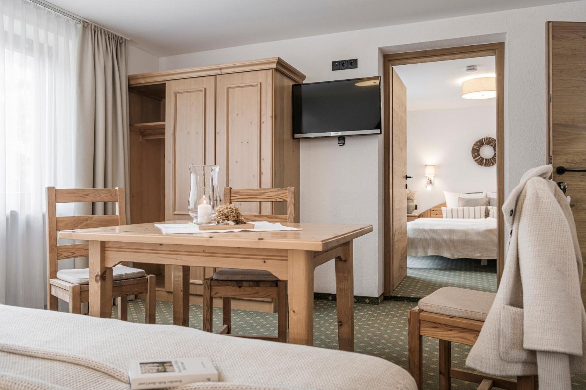 Restaurant Gaestehaus Wiesenheim Uderns Bagian luar foto