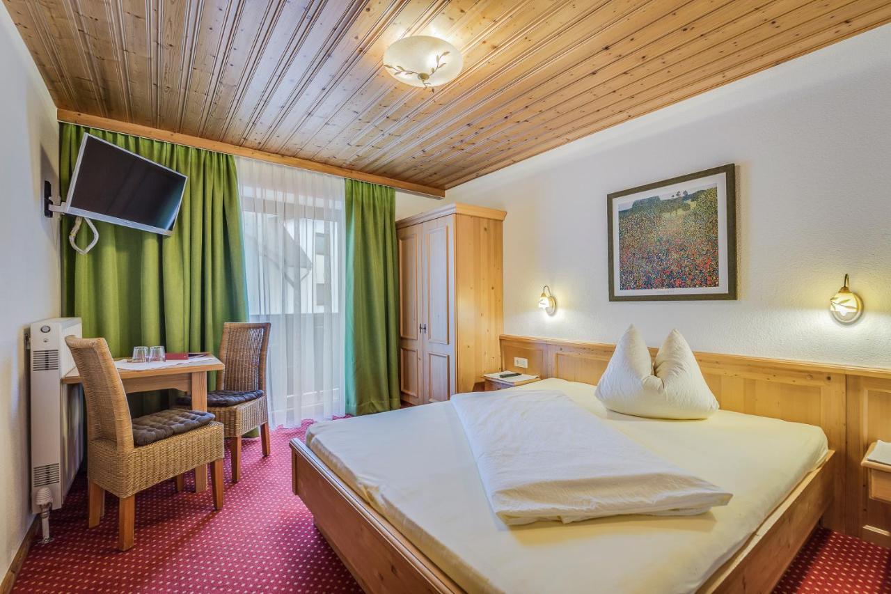 Restaurant Gaestehaus Wiesenheim Uderns Bagian luar foto